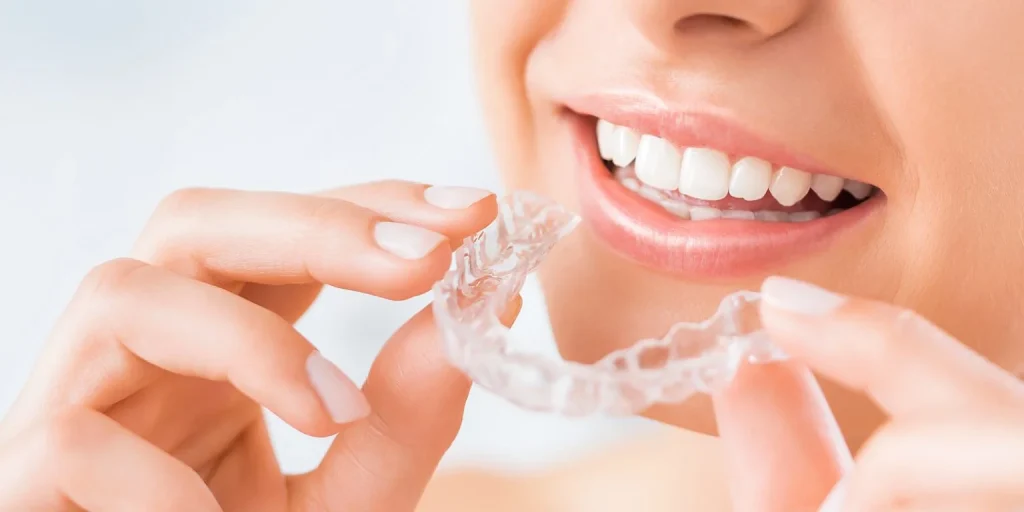 01-2-1536x768 | ルーチェマウスピース矯正歯科 ご自身でマウスピースを交換していく