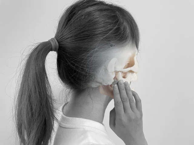 27362386_s | ルーチェマウスピース矯正歯科 マウスピース矯正 顎関節症